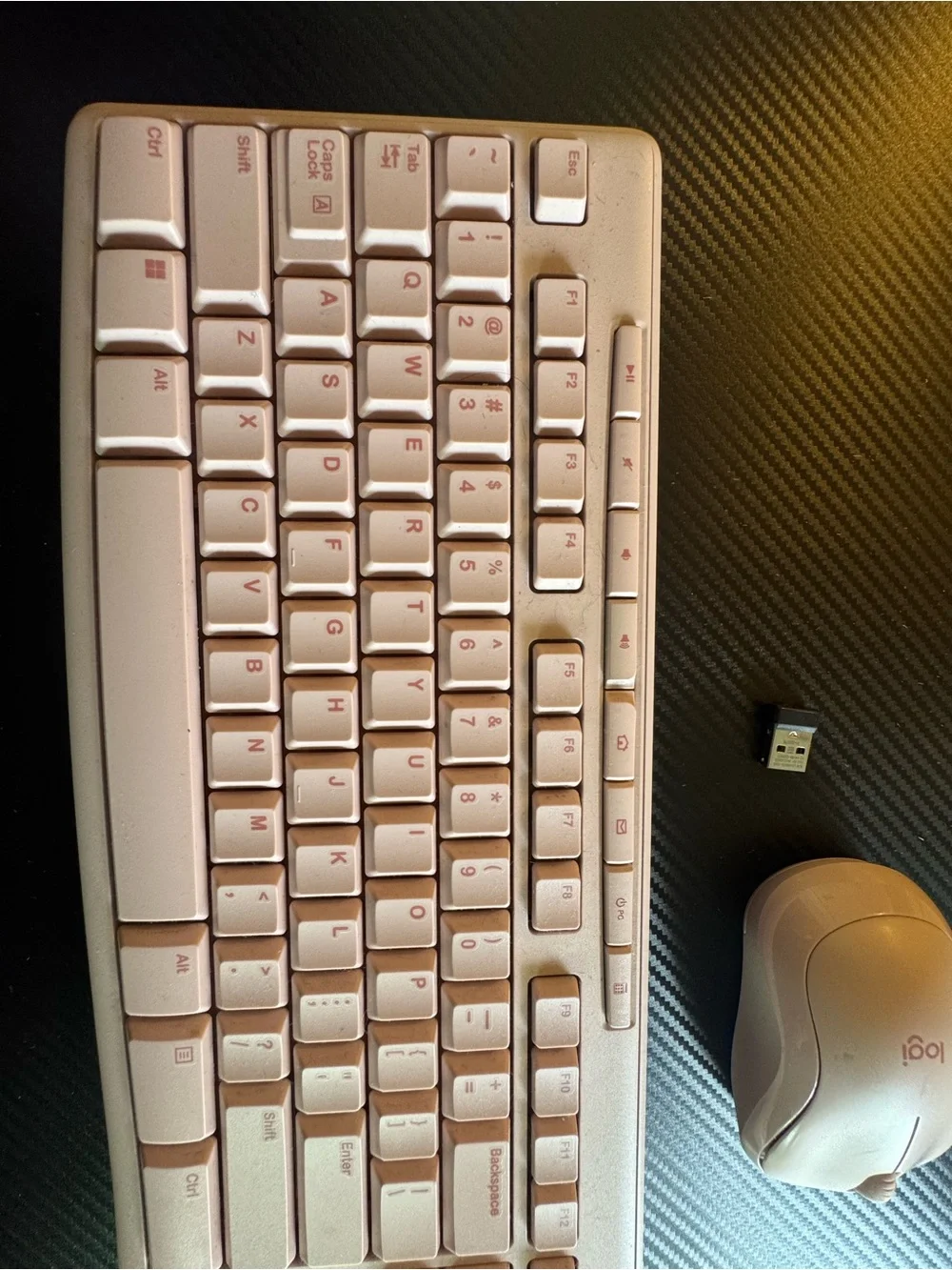 Logitech Wireless Keyboard and Mouse Set in Light Pink USB included